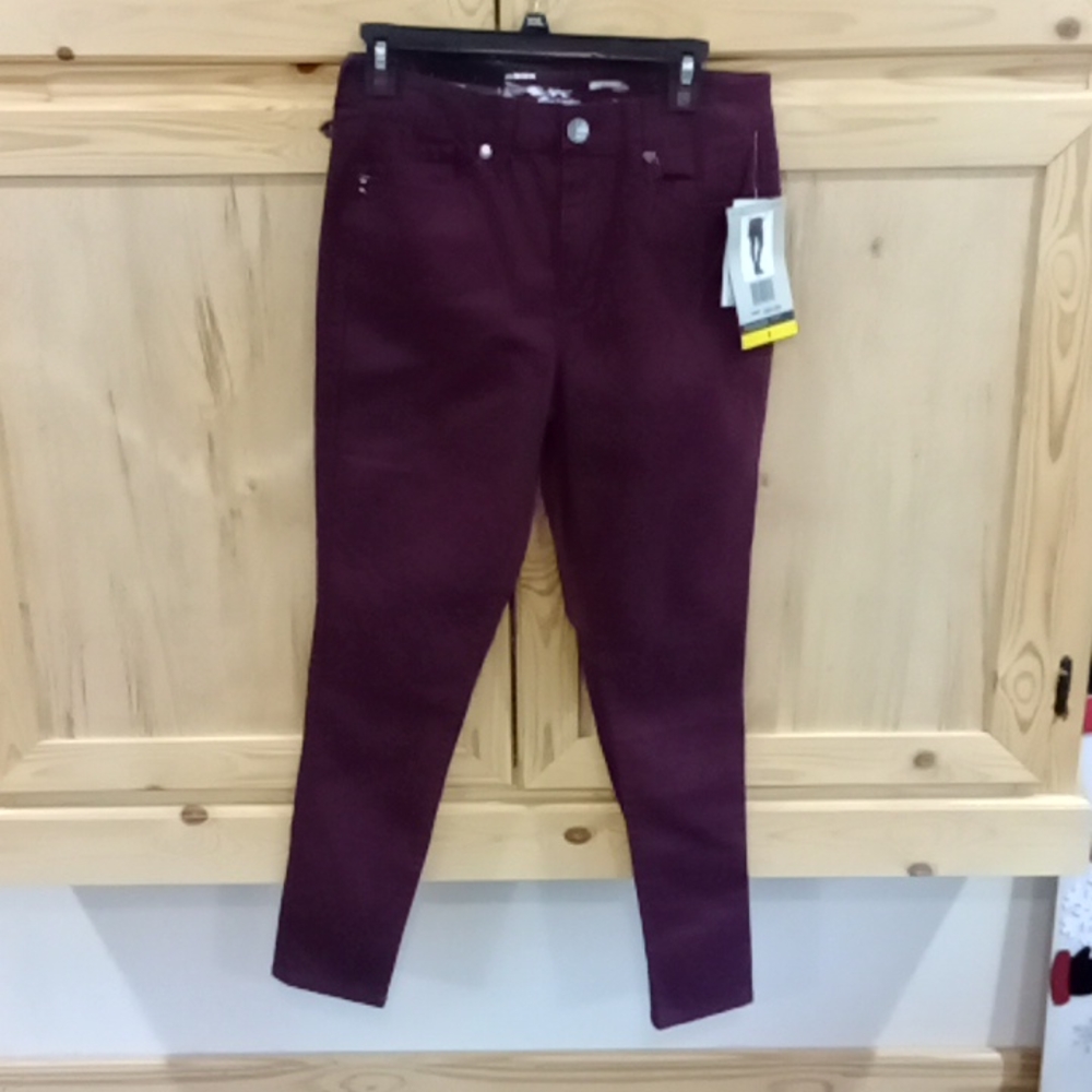 Beautiful pair of skinny fit high rise jeans/pants size 8